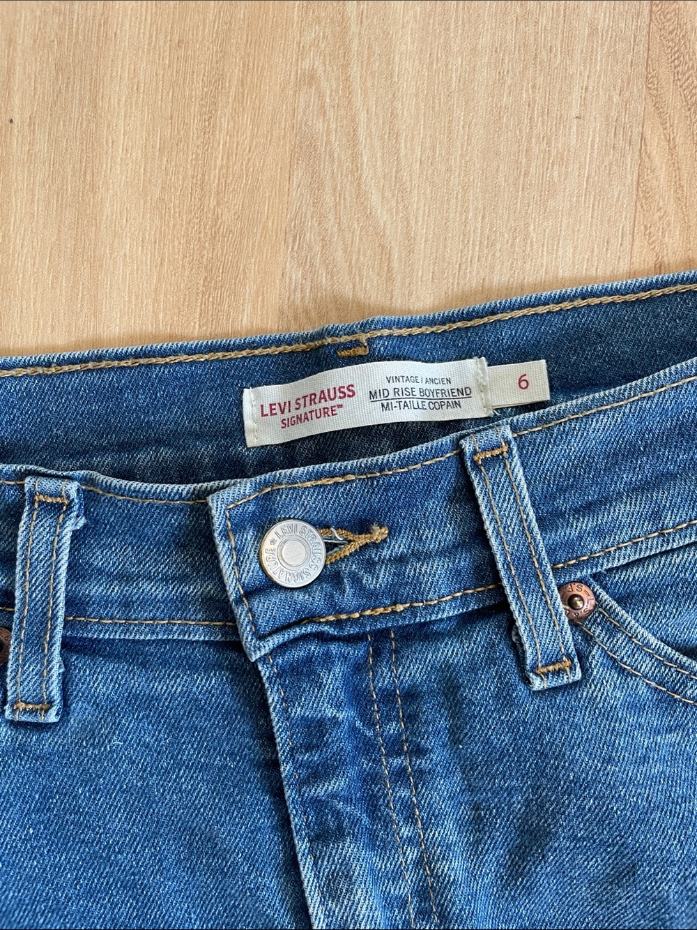 Levi’s Vintage Mid Rise Boyfriend Jeans Size 6 - Picture 2 of 4